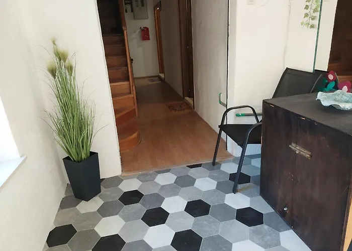 Niko Ii 5 Min To Center Apartman