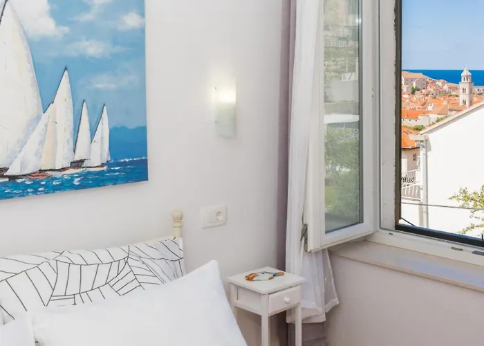 Niko Ii 5 Min To Center *